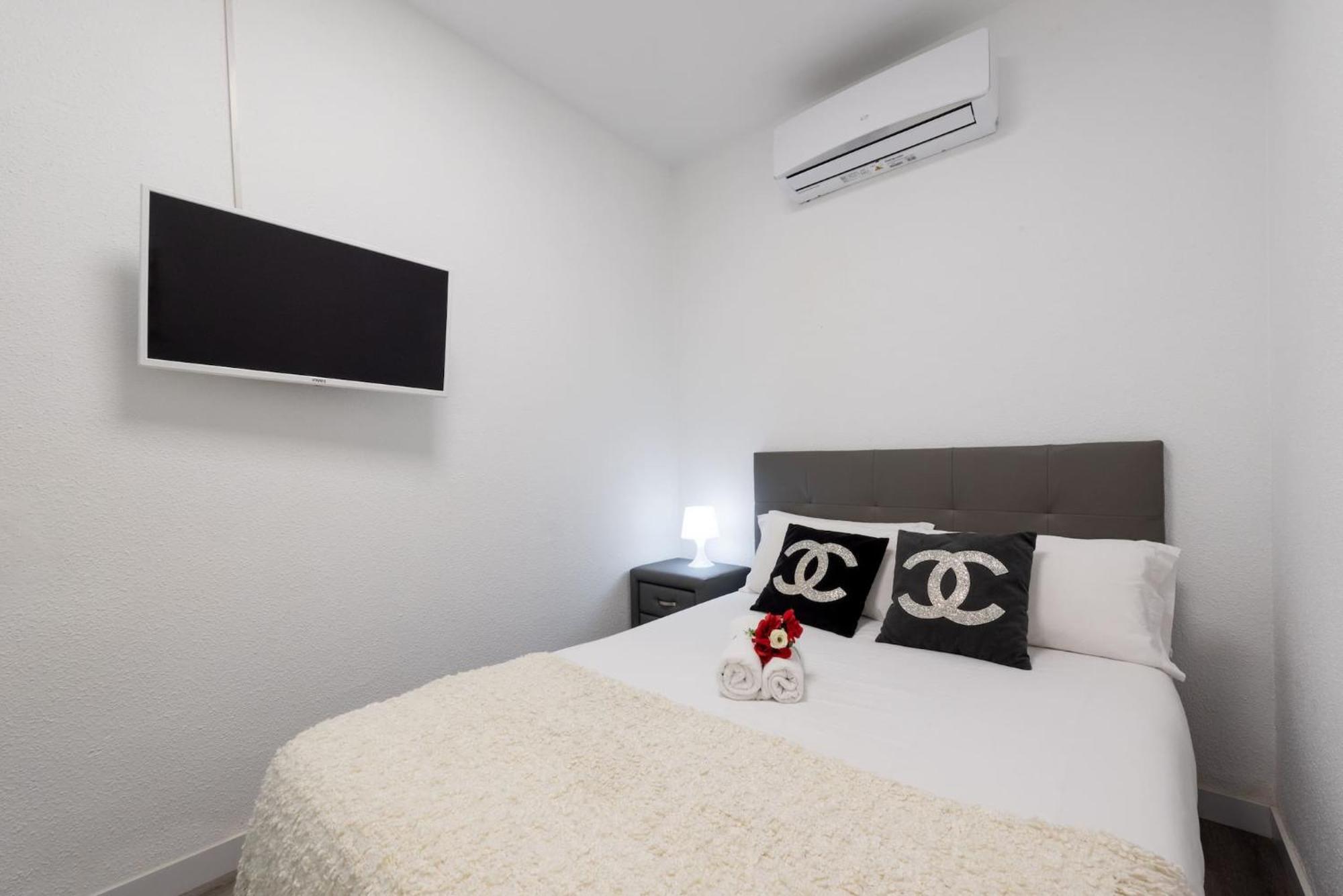 Apartamentos Day Madrid Santo Domingo Centro Gran Via Sol Malasana 외부 사진