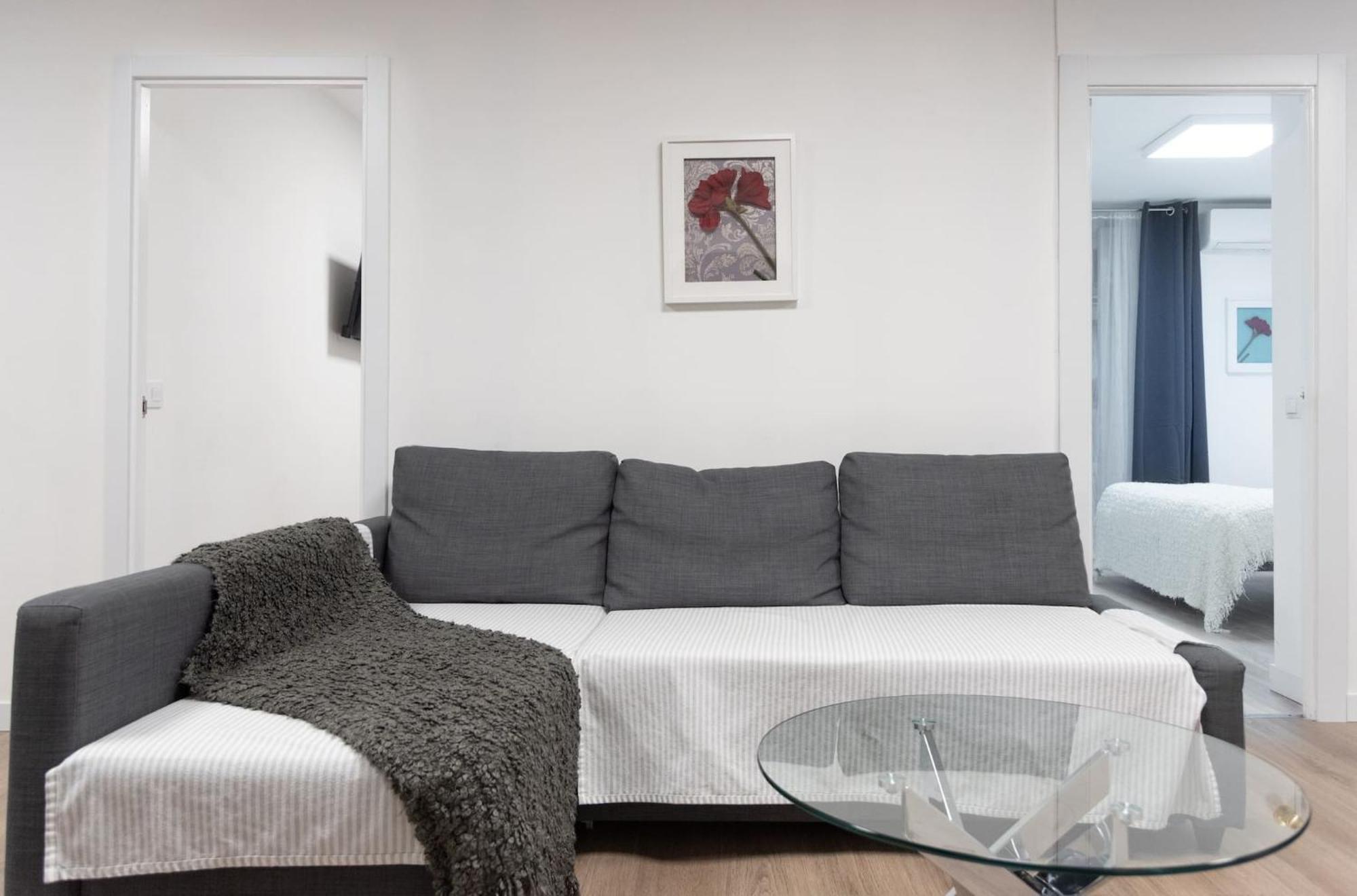 Apartamentos Day Madrid Santo Domingo Centro Gran Via Sol Malasana 외부 사진