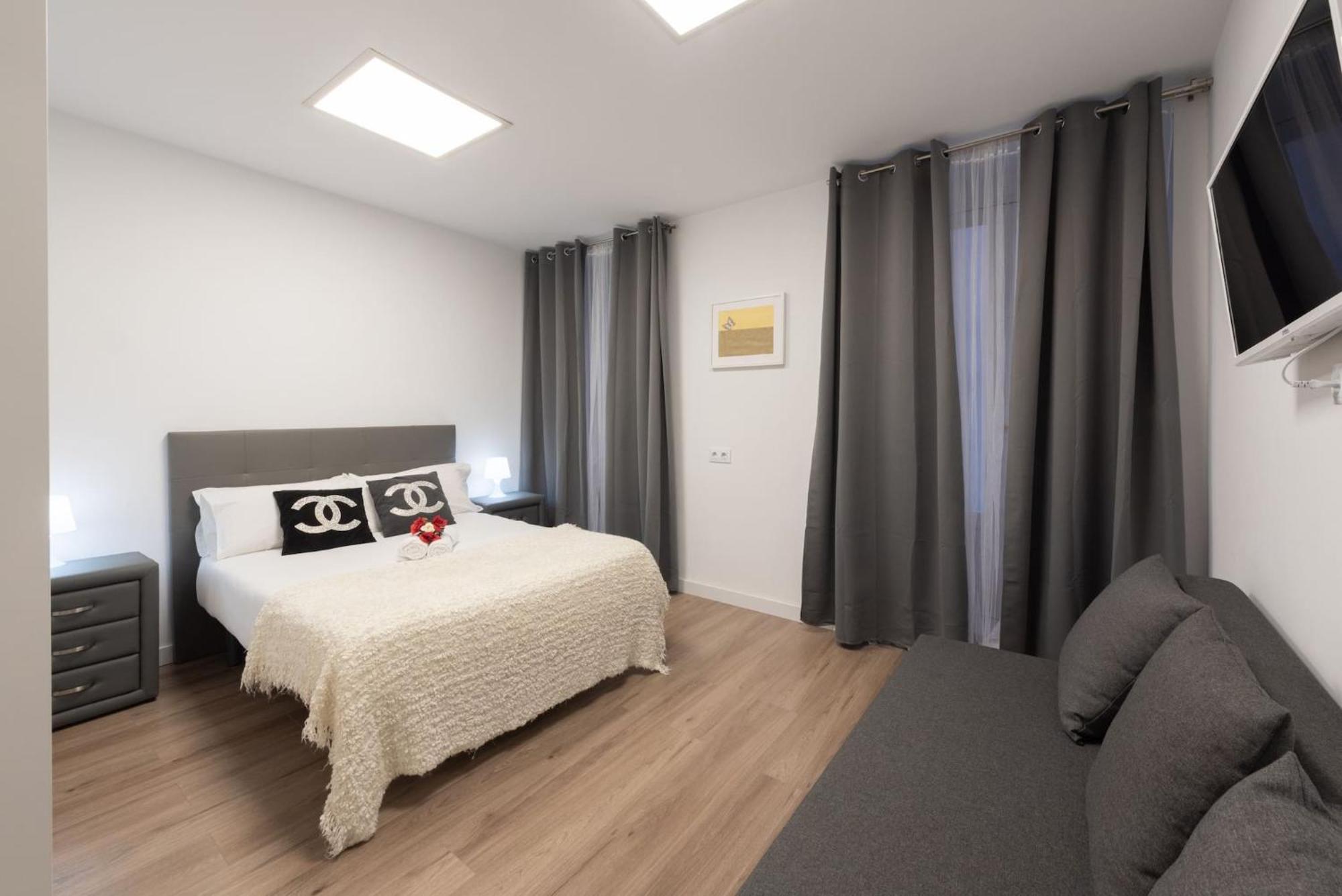 Apartamentos Day Madrid Santo Domingo Centro Gran Via Sol Malasana 외부 사진