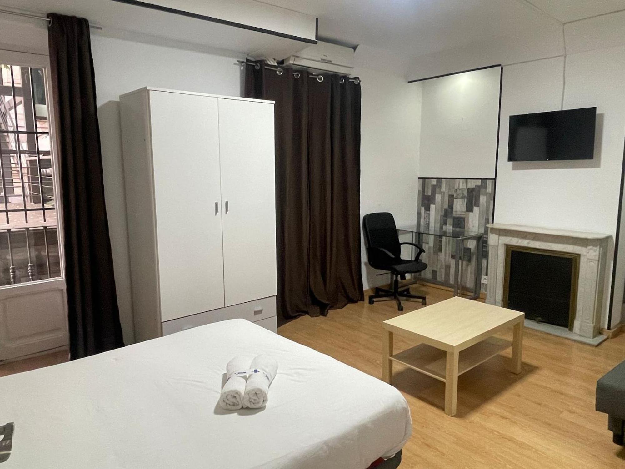 Apartamentos Day Madrid Santo Domingo Centro Gran Via Sol Malasana 외부 사진