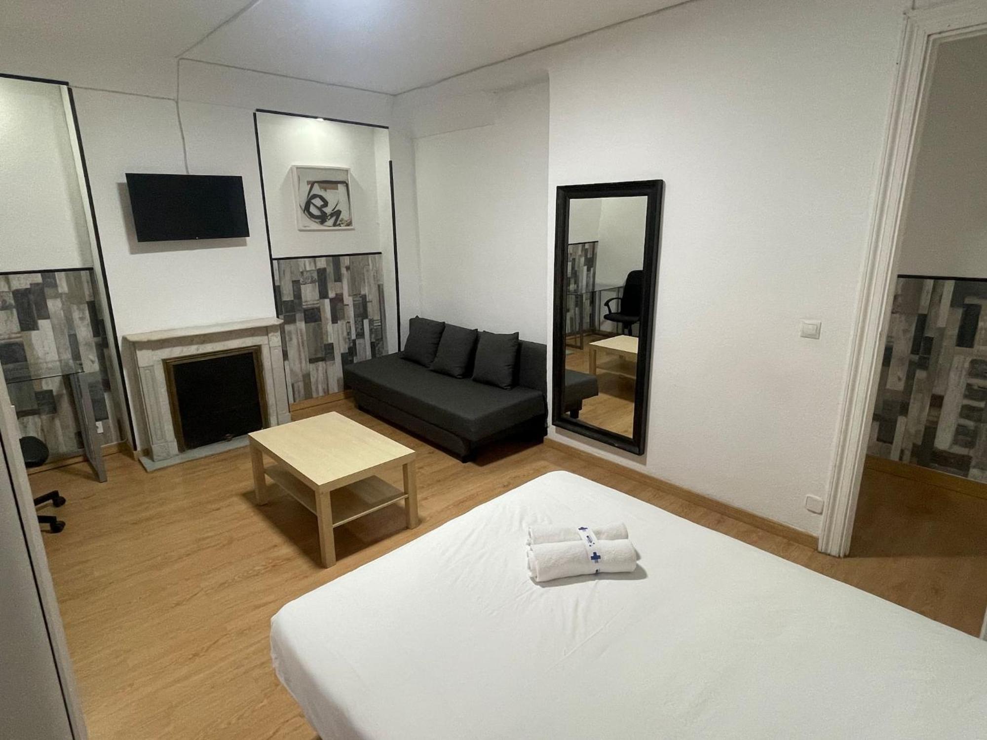 Apartamentos Day Madrid Santo Domingo Centro Gran Via Sol Malasana 외부 사진